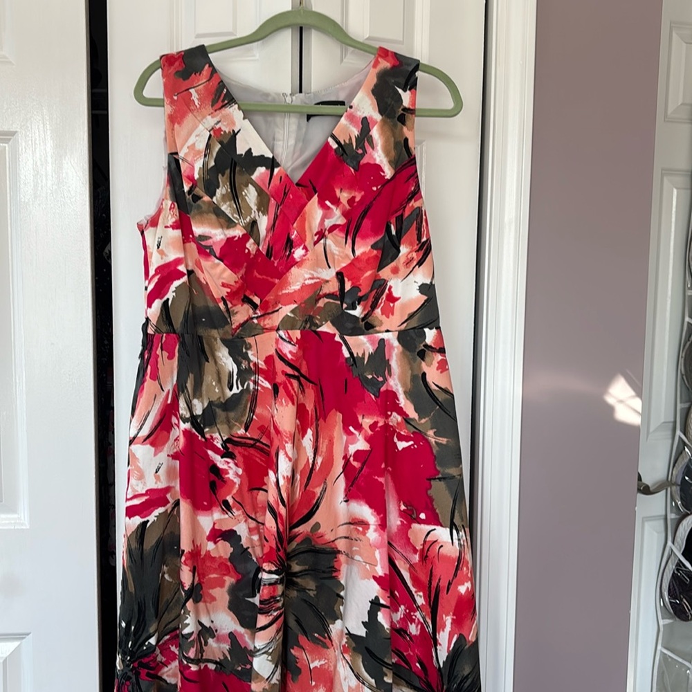 Multi colored dress with pockets! Has a zipper back. Missing the black belt